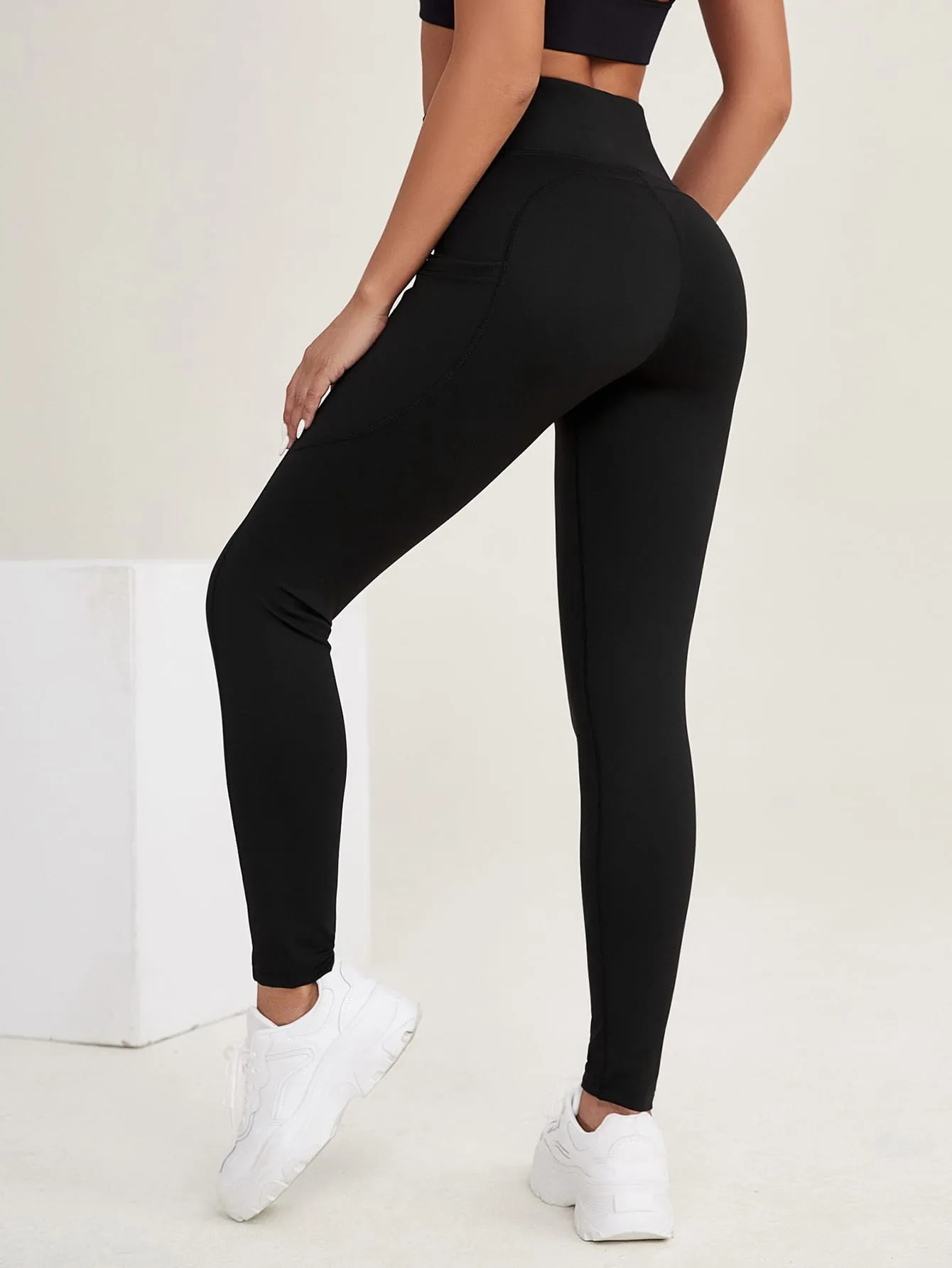 Black Breathable Softness High Stretch Sports Leggings With Phone Pocket