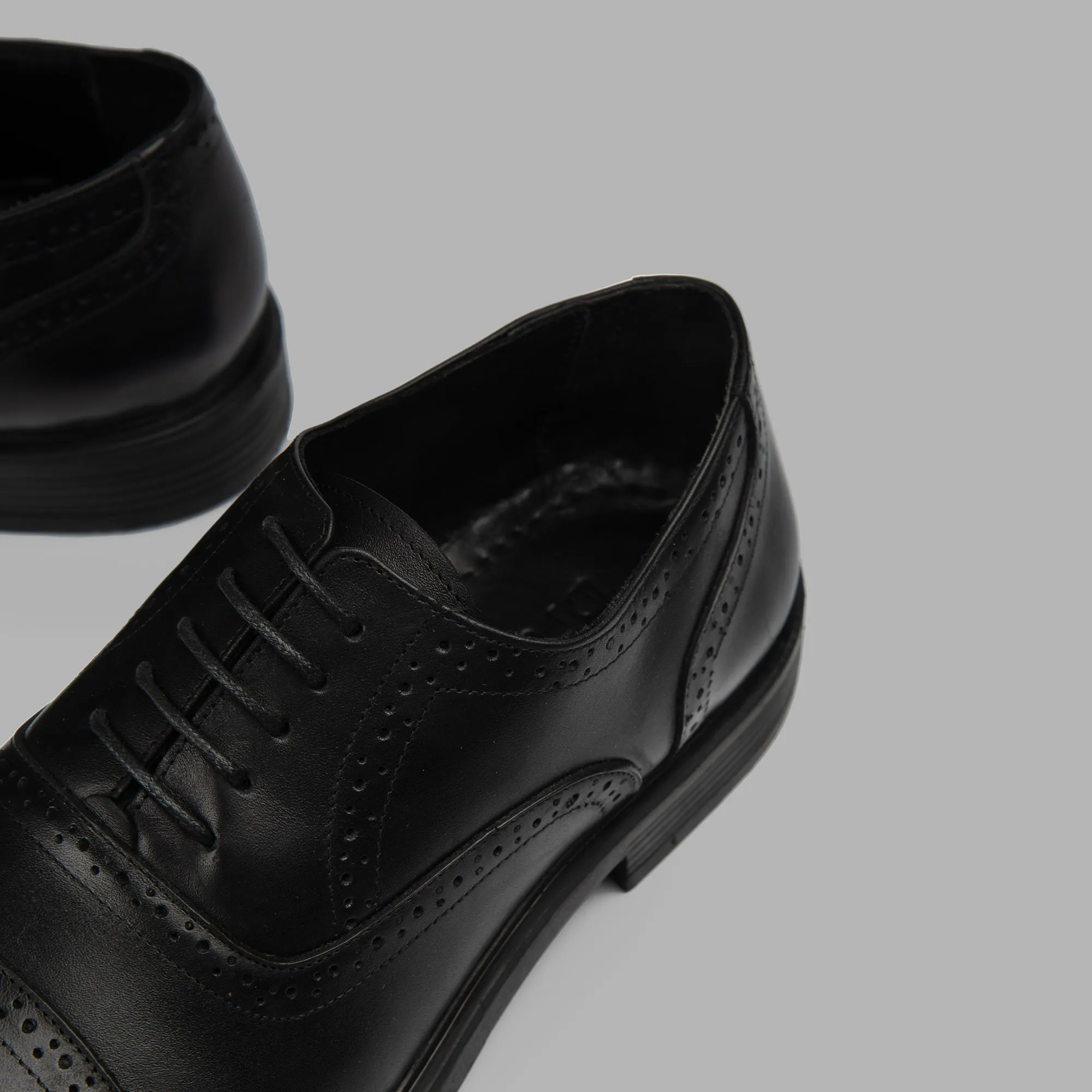 Brio Oxford Semi Brogue - Black