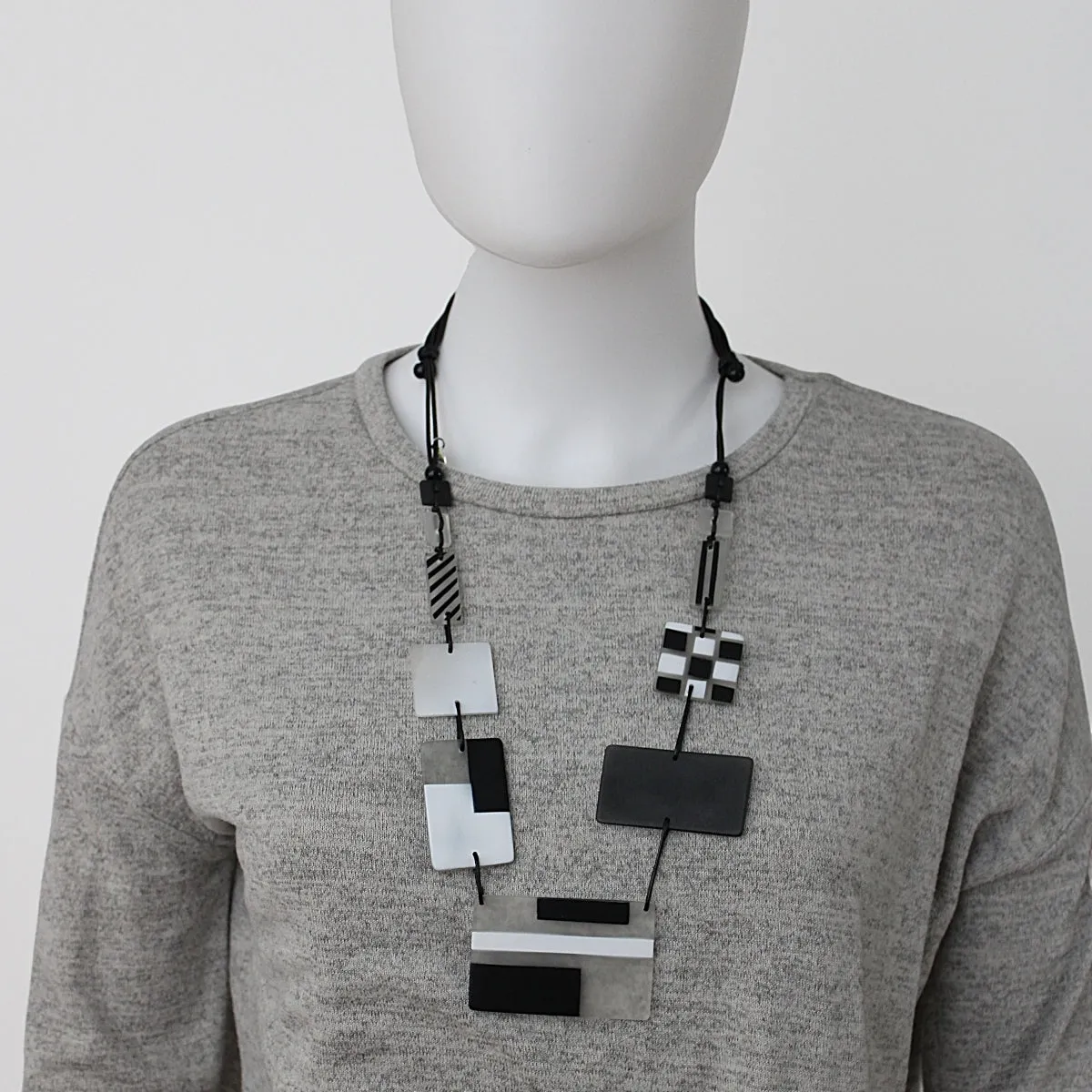 Monochromatic Audry Necklace