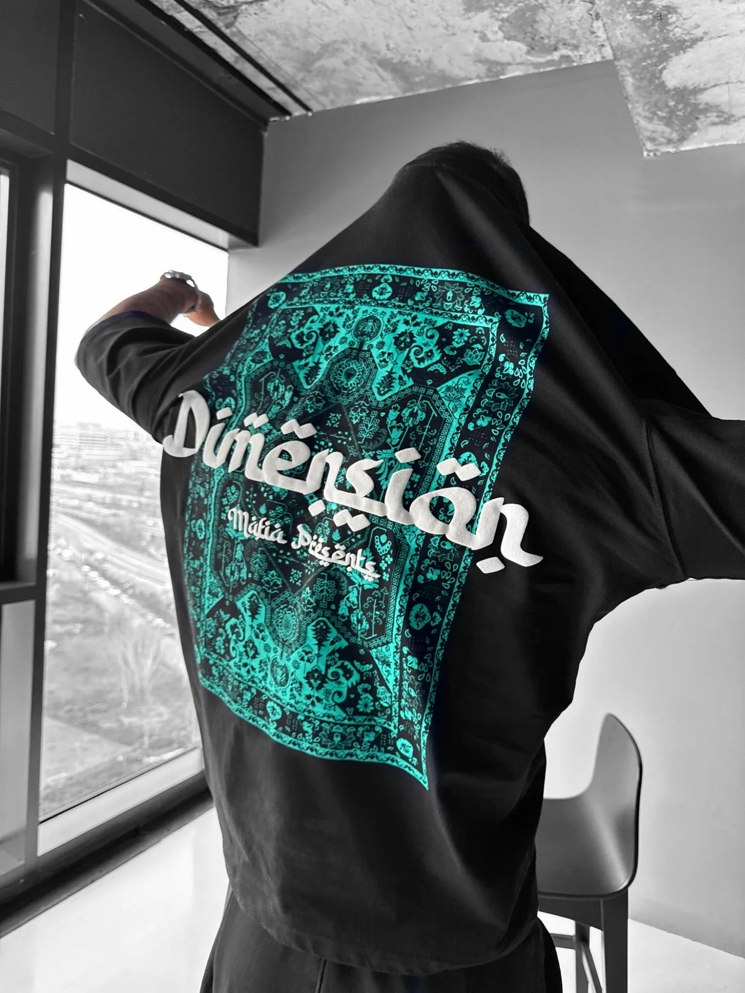 Oversize Dimenson T-shirt - Black and Turquoise