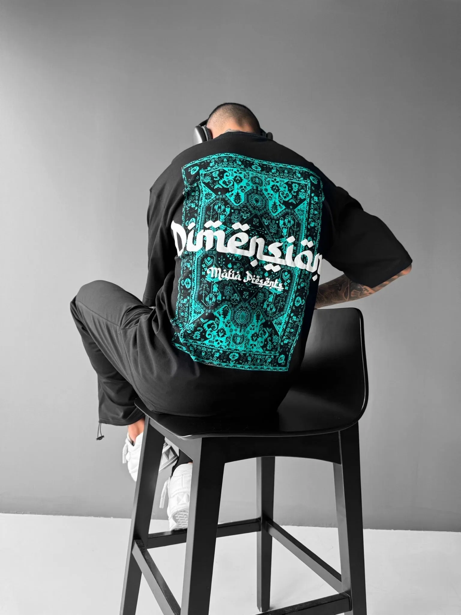 Oversize Dimenson T-shirt - Black and Turquoise