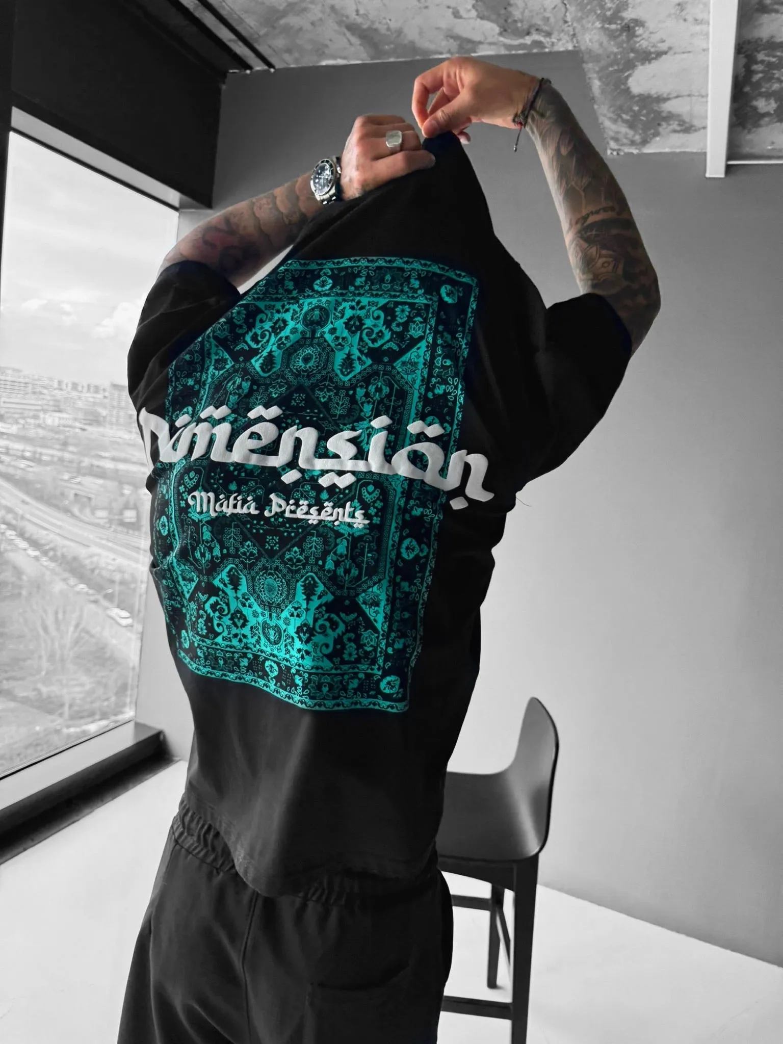 Oversize Dimenson T-shirt - Black and Turquoise